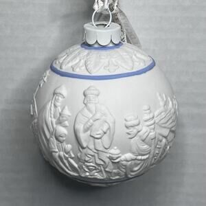 Wedgwood Three Wise Men Nativity White Jasper Ball Ornament w/Blue Accents